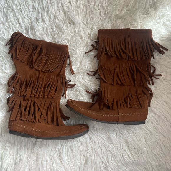 Brown Minnetonka Moccasins 3 Layer Fringe Boots - Picture 2 of 4